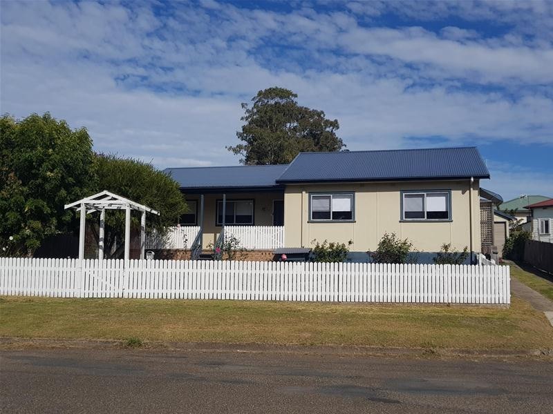 20 Golf Avenue, Taree NSW 2430