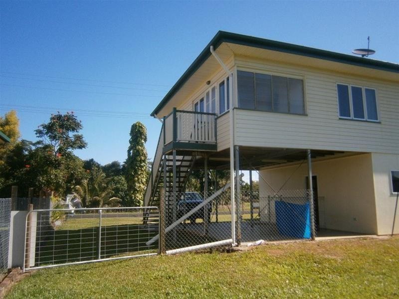 25 Acacia Street, Goondi Bend QLD 4860