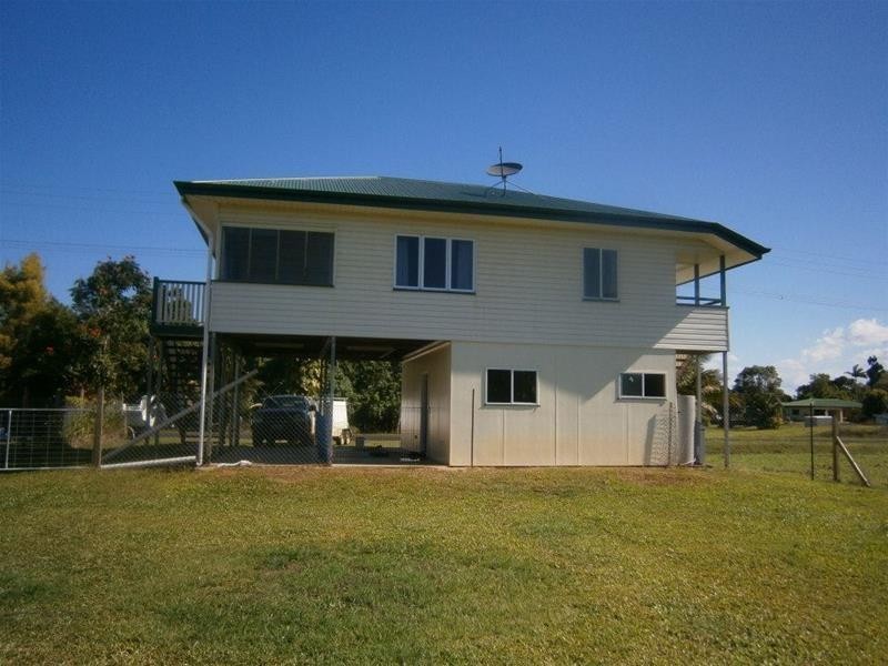 25 Acacia Street, Goondi Bend QLD 4860