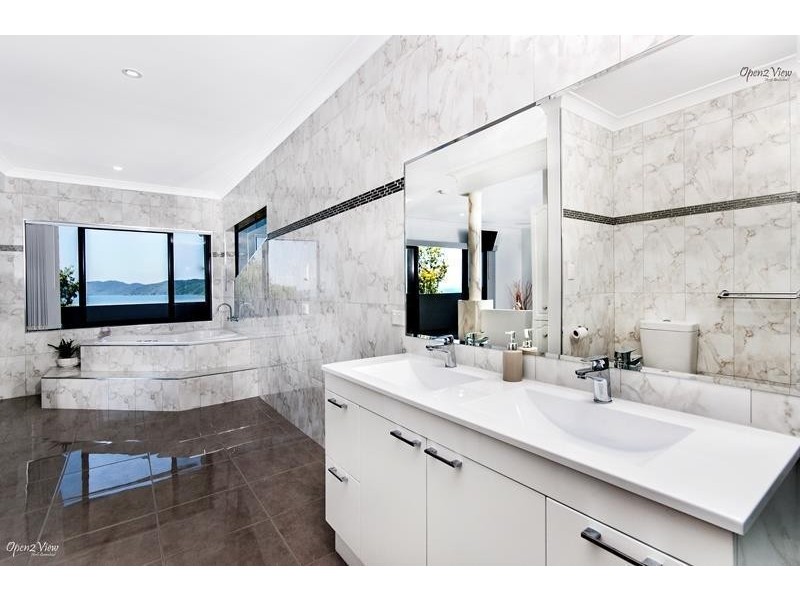 11 Maria Street, Flying Fish Point QLD 4860