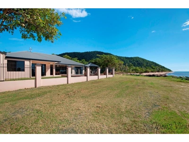 30 Feldt Street, Flying Fish Point QLD 4860