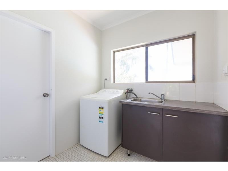 4 Feldt Street, Flying Fish Point QLD 4860