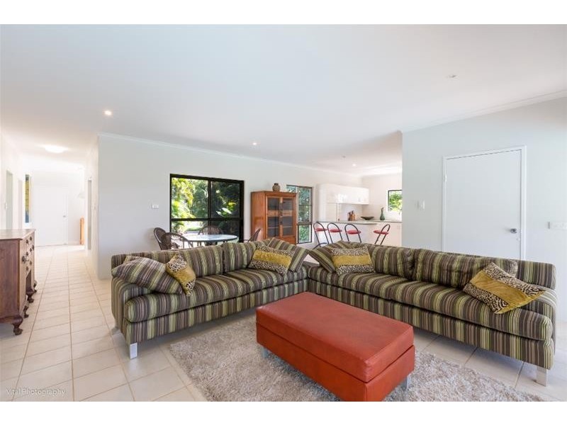 4 Feldt Street, Flying Fish Point QLD 4860