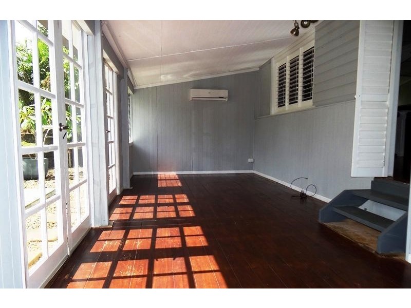 6 HENDERSON Street, South Johnstone QLD 4859