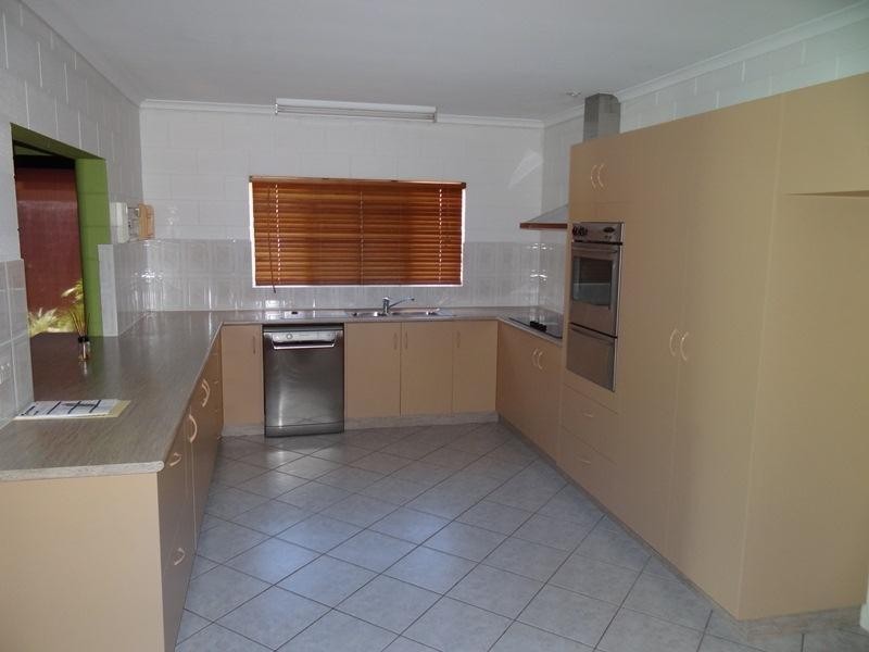 14 Broad Street, Etty Bay QLD 4858