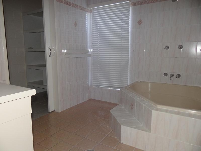 14 Broad Street, Etty Bay QLD 4858