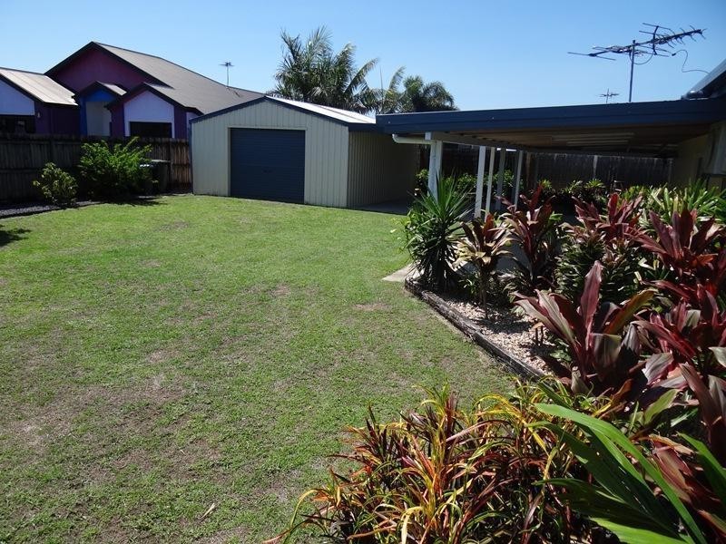 14 Broad Street, Etty Bay QLD 4858