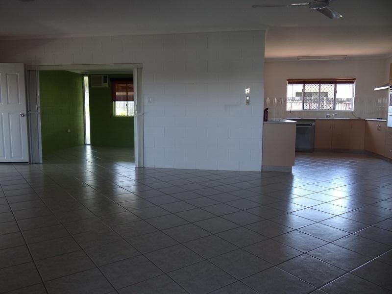 14 Broad Street, Etty Bay QLD 4858