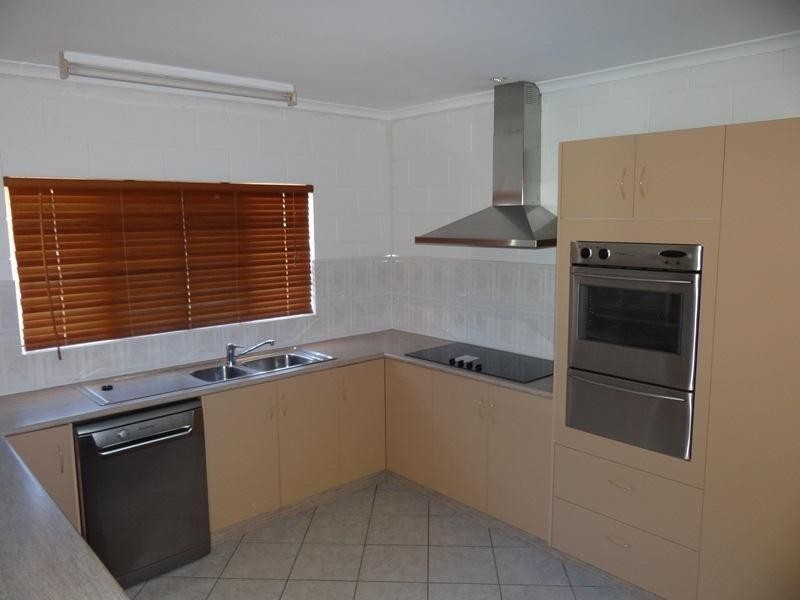 14 Broad Street, Etty Bay QLD 4858