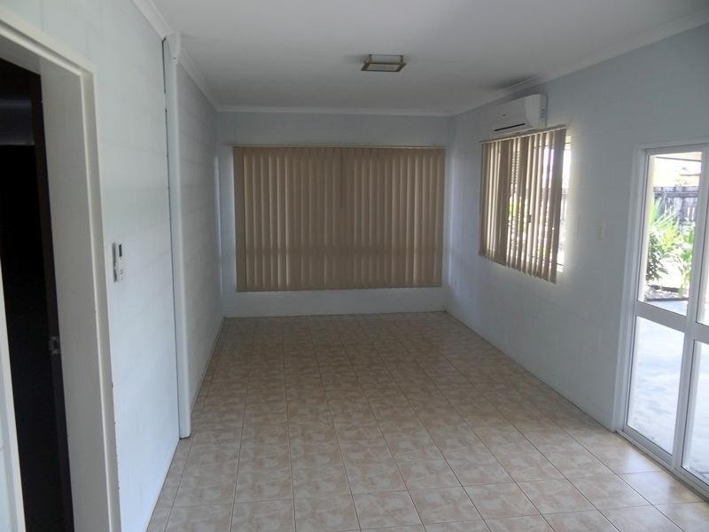 14 Broad Street, Etty Bay QLD 4858