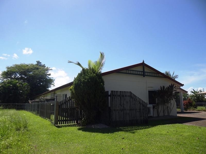 2/6 REYNOLDS Road, Innisfail Estate QLD 4860