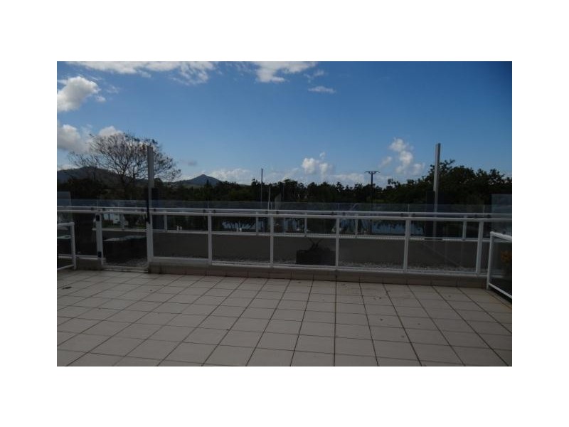 2/30-32 Fitzgerald Esplanade, Innisfail QLD 4860