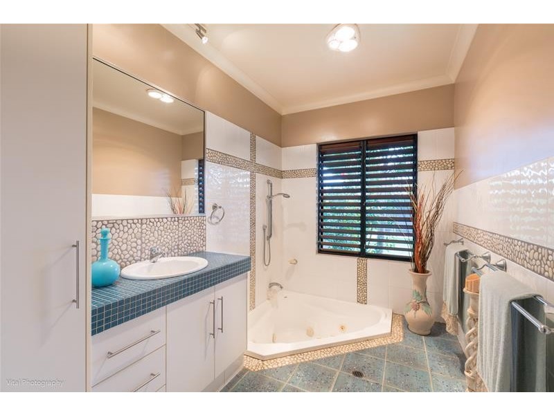 12 Daniel Close, Etty Bay QLD 4858