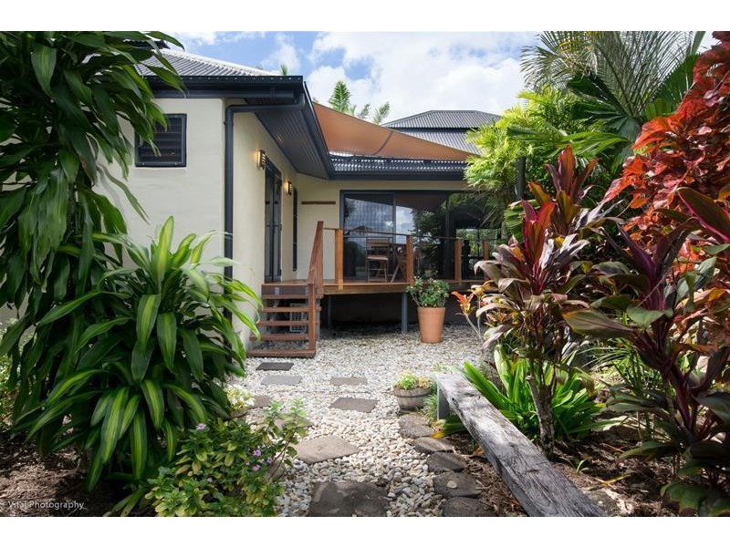 12 Daniel Close, Etty Bay QLD 4858