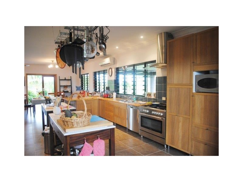 9 DANIEL Close, Etty Bay QLD 4858