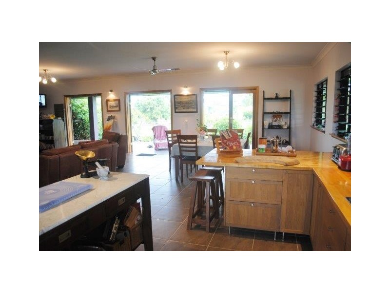 9 DANIEL Close, Etty Bay QLD 4858