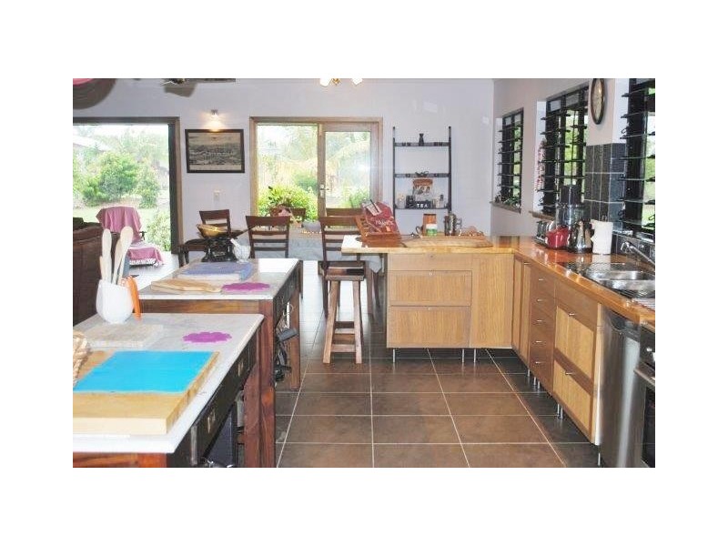 9 DANIEL Close, Etty Bay QLD 4858