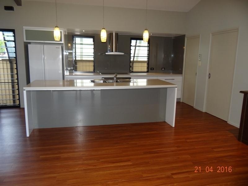 3  Broad, Etty Bay QLD 4858