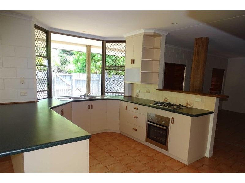 22 Enid Street, Flying Fish Point QLD 4860