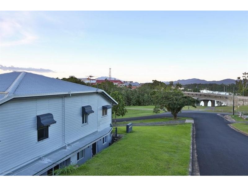 2 Agnes Street, East Innisfail QLD 4860