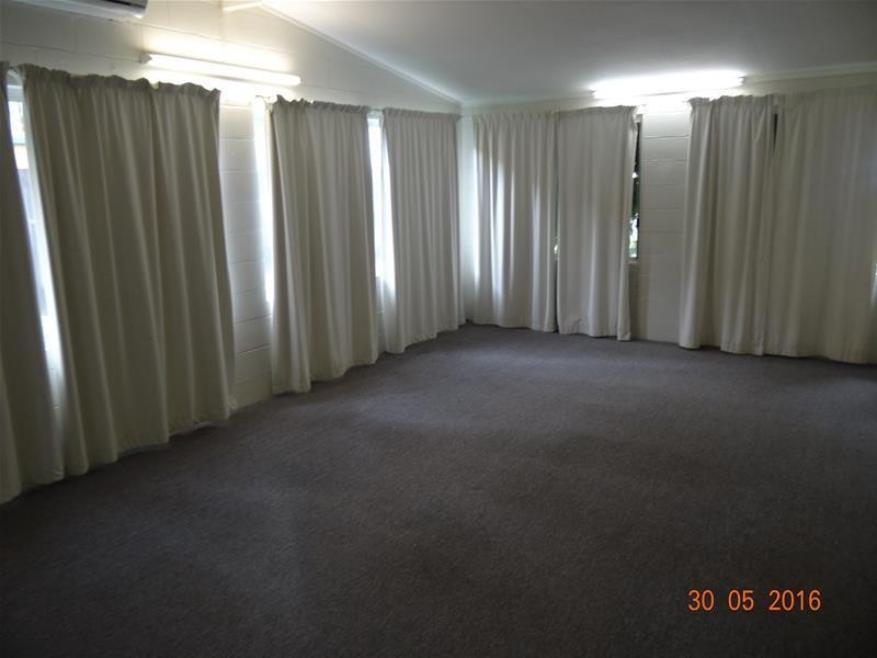 7  ELIZABETH, Flying Fish Point QLD 4860