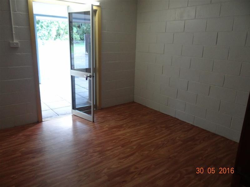 7  ELIZABETH, Flying Fish Point QLD 4860