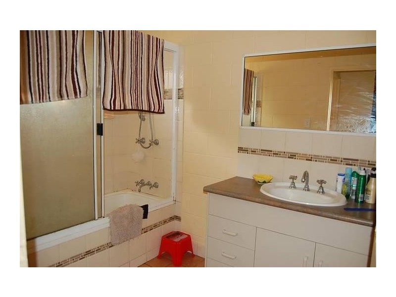 2 Graham Close, Wangan QLD 4871