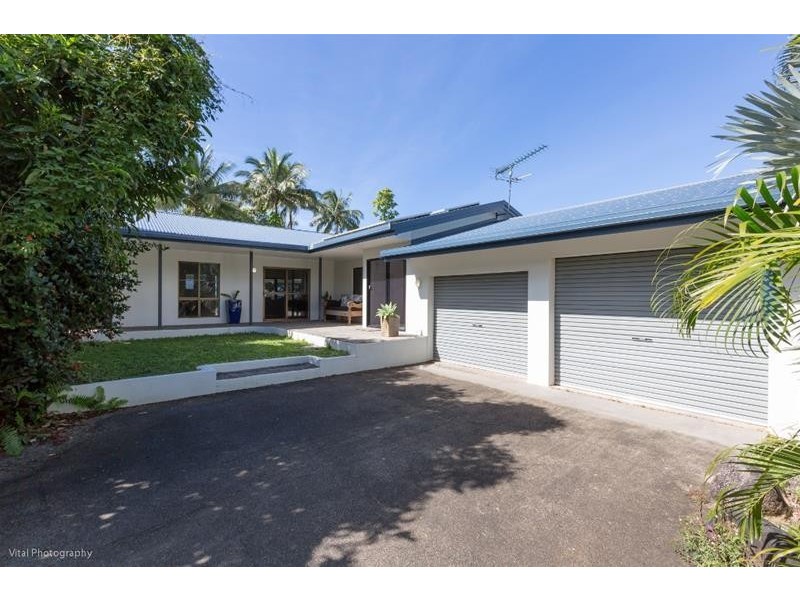 4 Feldt Street, Flying Fish Point QLD 4860