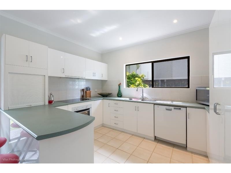 4 Feldt Street, Flying Fish Point QLD 4860