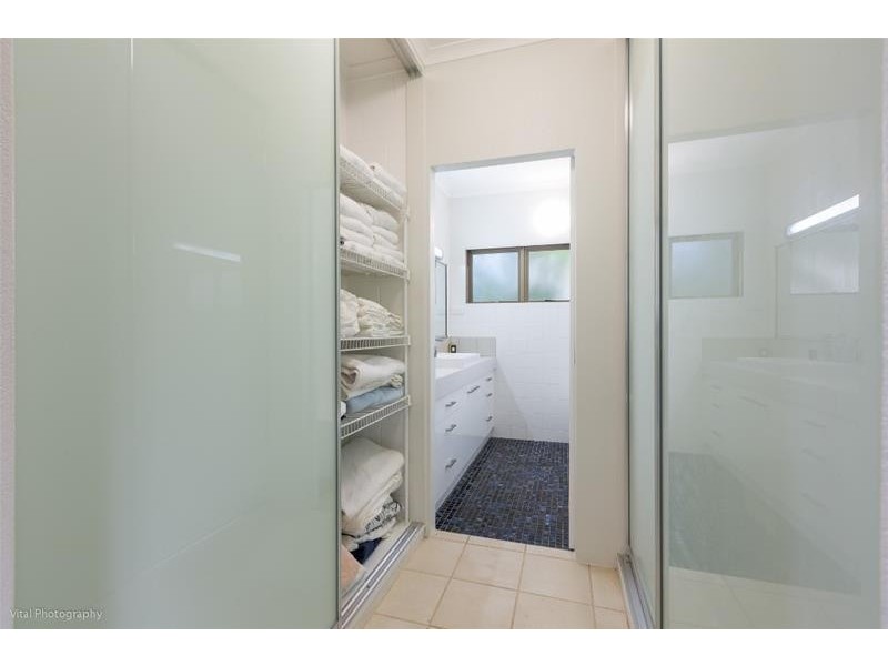 4 Feldt Street, Flying Fish Point QLD 4860