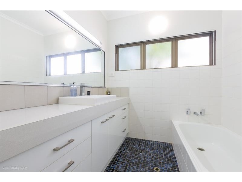 4 Feldt Street, Flying Fish Point QLD 4860