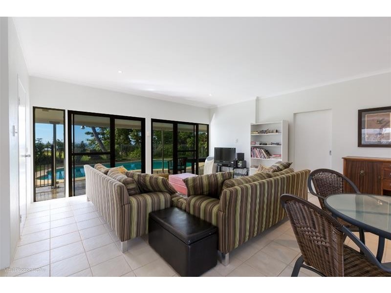 4 Feldt Street, Flying Fish Point QLD 4860