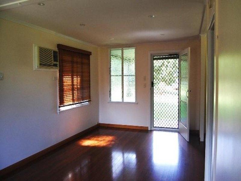 8 Maud Street, Flying Fish Point QLD 4860