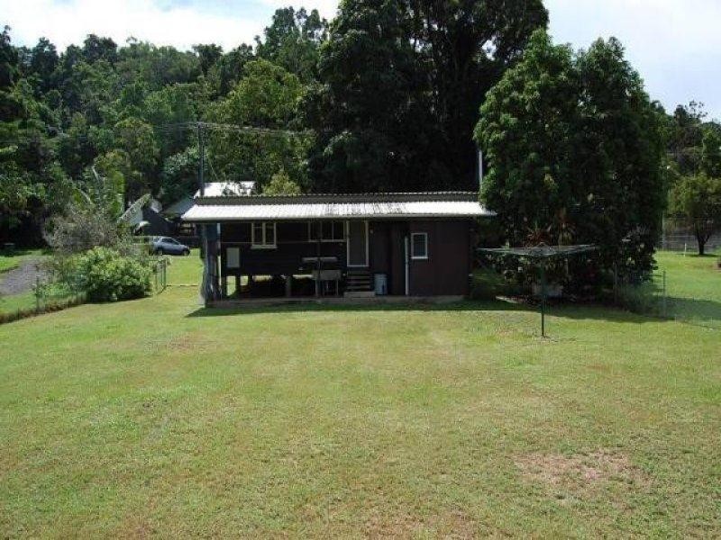 8 Maud Street, Flying Fish Point QLD 4860