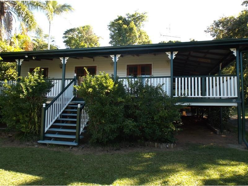 17 ENID STREET,, Flying Fish Point QLD 4860