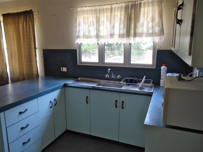 21 Enid Street, Flying Fish Point QLD 4860