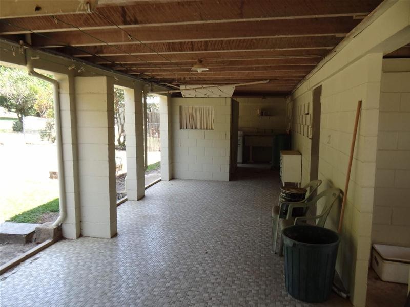 21 Enid Street, Flying Fish Point QLD 4860