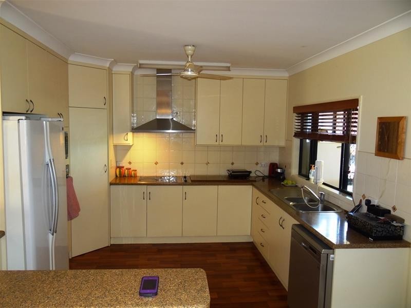 6 BROAD Street, Etty Bay QLD 4858