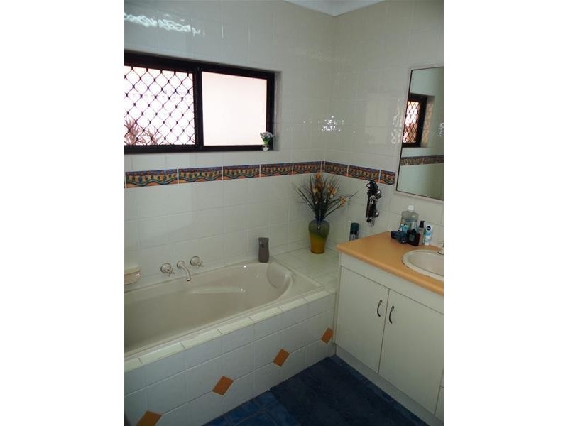 6 BROAD Street, Etty Bay QLD 4858