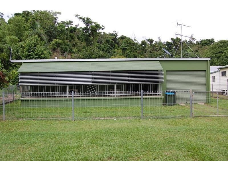 7 Maud Street, Flying Fish Point QLD 4860