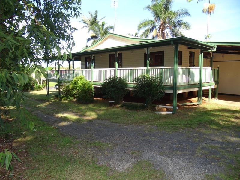 17 ENID STREET,, Flying Fish Point QLD 4860