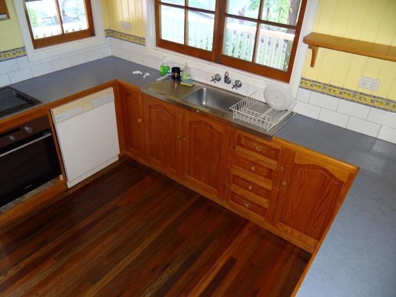 17 ENID STREET,, Flying Fish Point QLD 4860