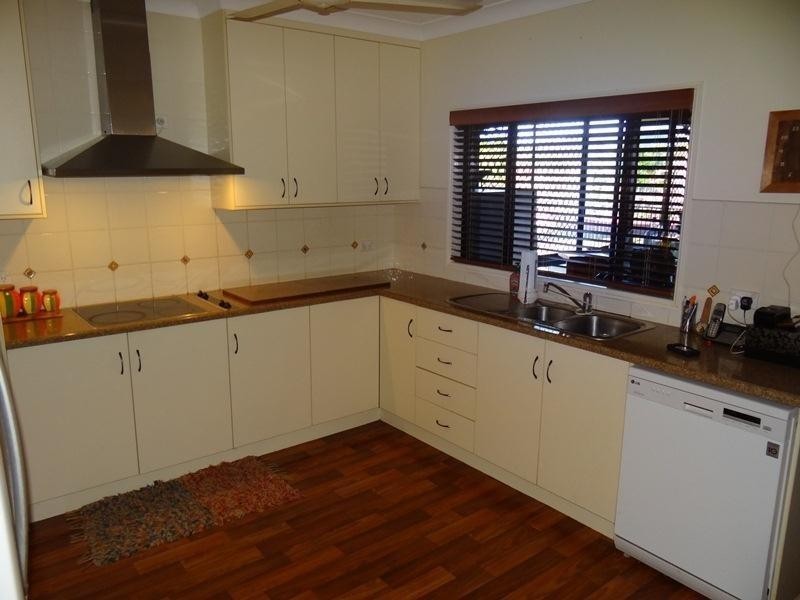 6 BROAD Street, Etty Bay QLD 4858