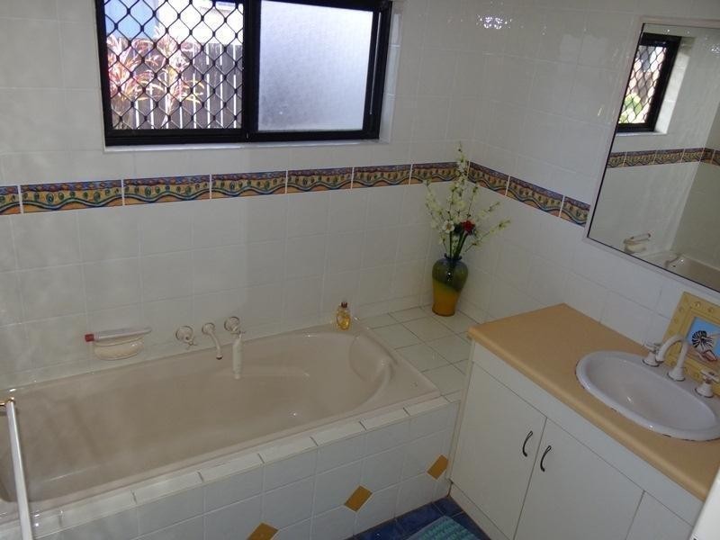 6 BROAD Street, Etty Bay QLD 4858