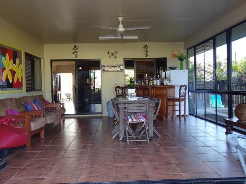 6 BROAD Street, Etty Bay QLD 4858