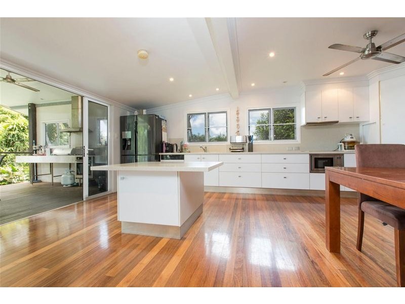 6 Feldt Street, Flying Fish Point QLD 4860