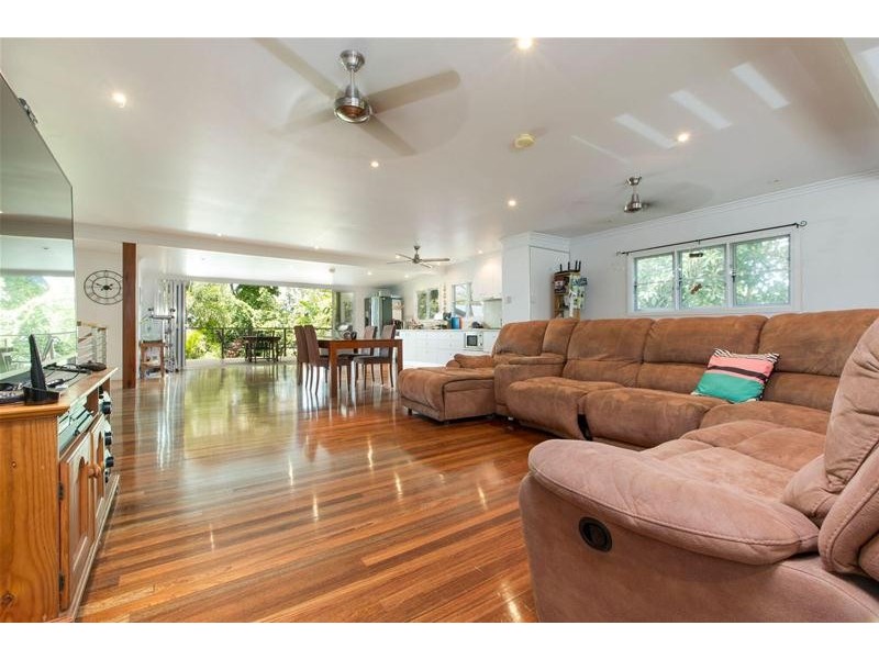 6 Feldt Street, Flying Fish Point QLD 4860