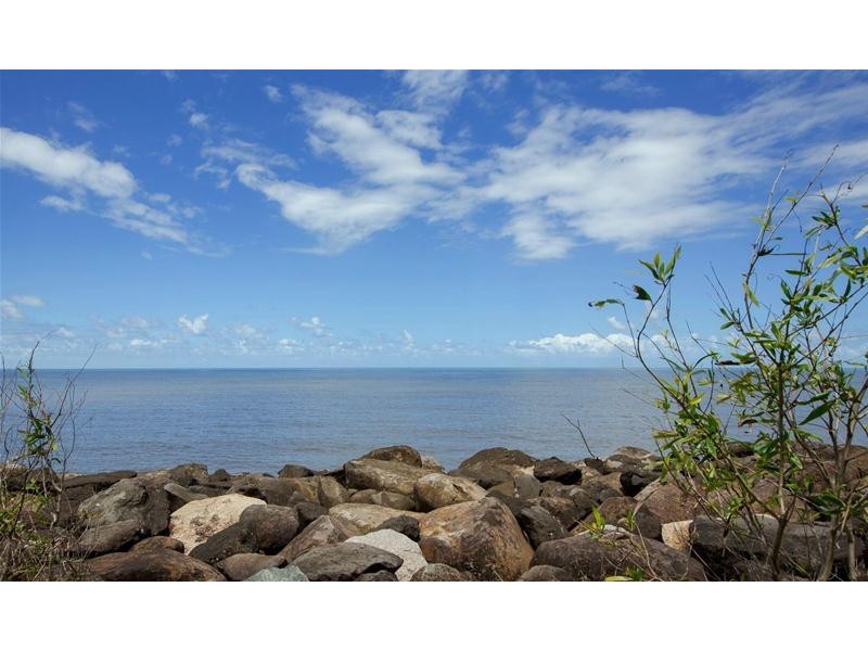 6 Feldt Street, Flying Fish Point QLD 4860