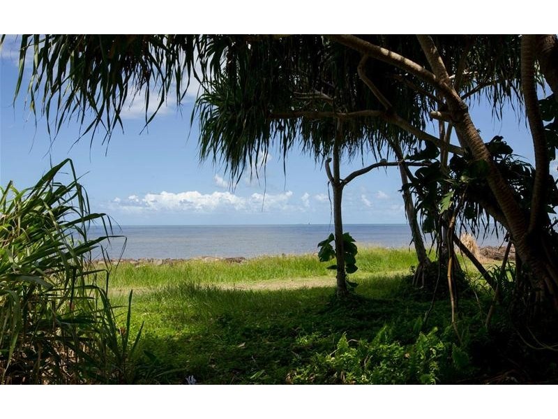 6 Feldt Street, Flying Fish Point QLD 4860