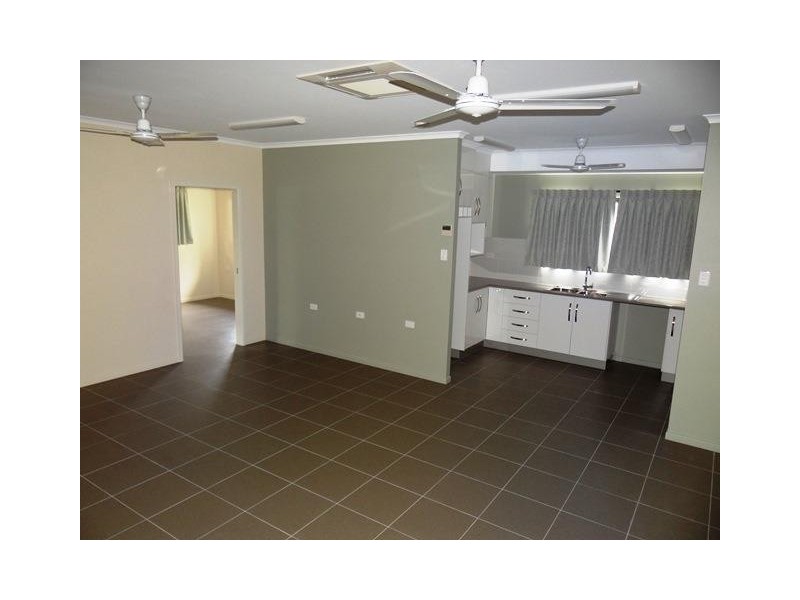 2/45  Moriarty Street, Goondi Hill QLD 4860